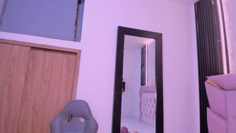 Laurem online show from 10/13/25, 07:58