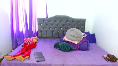 Snapshot of lauren_59 chatting on 11/19/25, 08:42 Lauren online show from 11/19/25, 08:42