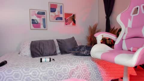 Snapshot of lauren__dallass chatting on 12/12/24, 11:58 MissLauren online show from 12/12/24, 11:58