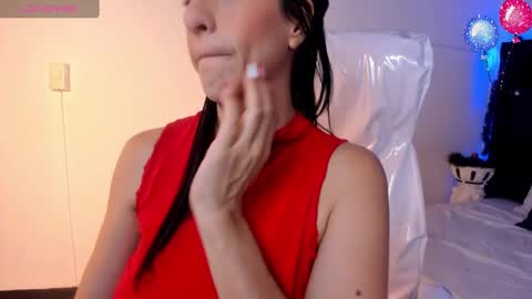 Snapshot of lauren_fit chatting on 12/12/24, 03:27 Lauren online show from 12/12/24, 03:27