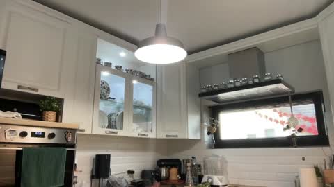 Lauren Brite online show from 10/18/25, 01:56