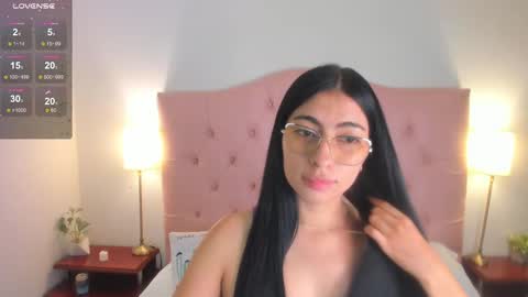 Snapshot of laurenn_smitth chatting on 02/15/25, 12:33 laurenn_smitth online show from 02/15/25, 12:33