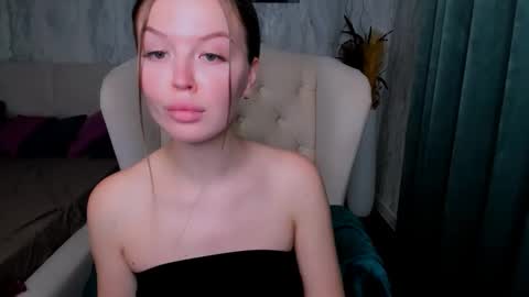 Snapshot of laurennhill chatting on 10/13/25, 12:21 laurennhill online show from 10/13/25, 12:21