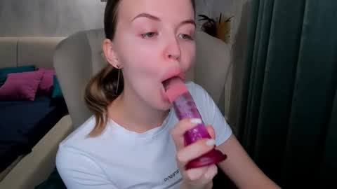 Snapshot of laurennhill chatting on 11/02/25, 12:24 laurennhill online show from 11/02/25, 12:24