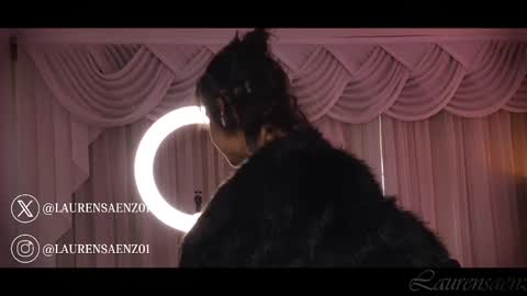Lauren Saenz online show from 01/17/25, 12:10