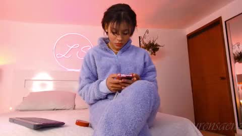 Lauren Saenz online show from 01/23/25, 12:09