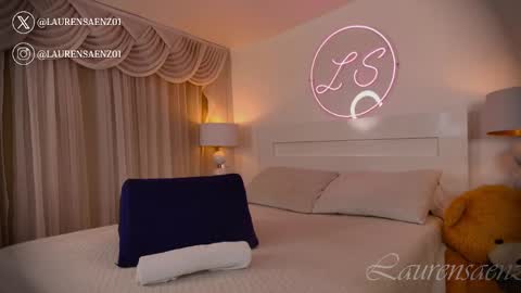 Lauren Saenz online show from 01/27/25, 12:05