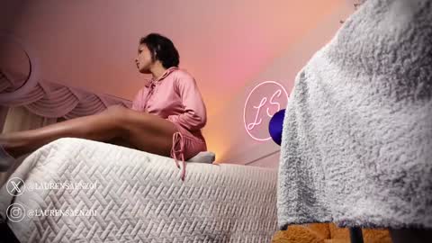 Lauren Saenz online show from 01/31/25, 12:07