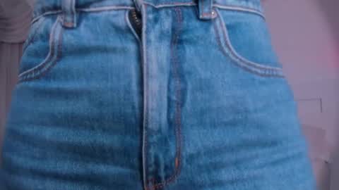 Lauren Saenz online show from 09/19/25, 12:06