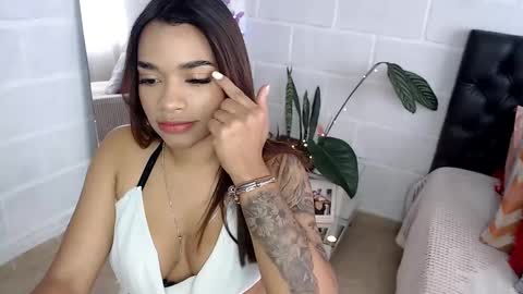 Snapshot of laurenvera_ chatting on 12/09/24, 01:24 marcela online show from 12/09/24, 01:24