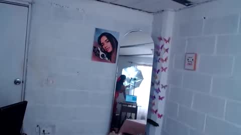 Snapshot of laurenvera_ chatting on 02/14/25, 06:08 marcela online show from 02/14/25, 06:08
