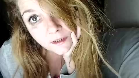 Snapshot of lauriehotxxx chatting on 02/05/25, 06:37 lauriehotxxx online show from 02/05/25, 06:37