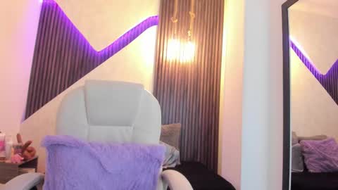 Snapshot of laurin_clauz chatting on 02/14/25, 07:12 Lau online show from 02/14/25, 07:12