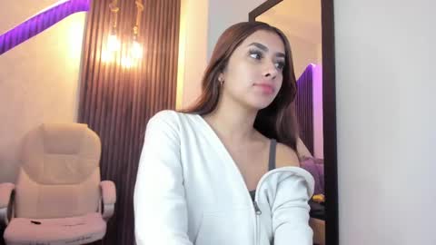 Snapshot of laurin_clauz chatting on 03/09/25, 04:33 Lau online show from 03/09/25, 04:33