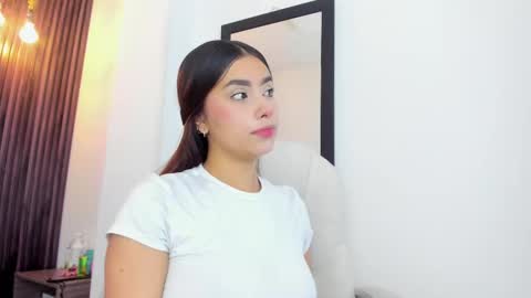 Snapshot of laurin_clauz chatting on 09/11/25, 03:45 Lau online show from 09/11/25, 03:45