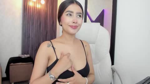 Snapshot of laurin_clauz chatting on 09/18/25, 06:10 Lau online show from 09/18/25, 06:10