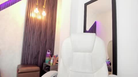 Snapshot of laurin_clauz chatting on 10/06/25, 03:42 Lau online show from 10/06/25, 03:42