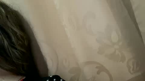 Snapshot of lauu_g chatting on 12/22/24, 01:23 Lauu G online show from 12/22/24, 01:23