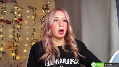 Mia online show from 09/21/25, 03:46