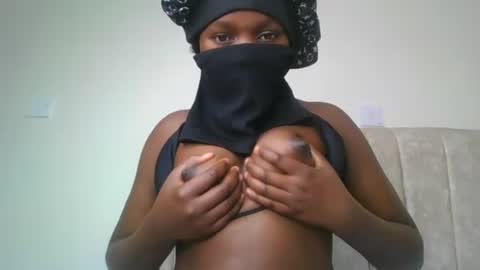 lavycaramel online show from 11/21/25, 11:03