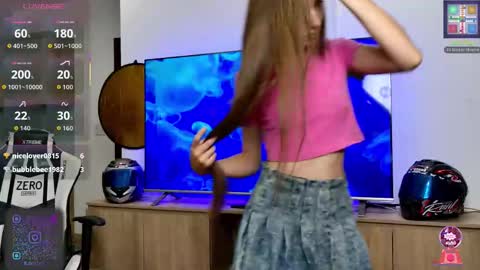 Snapshot of laxyflaxy chatting on 09/12/25, 03:12 Anna online show from 09/12/25, 03:12