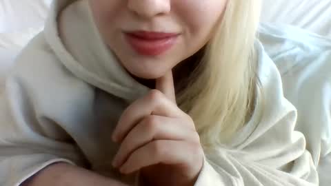 Snapshot of layannalea chatting on 12/11/24, 08:50 layannalea online show from 12/11/24, 08:50