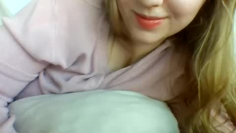 Snapshot of layannalea chatting on 01/21/25, 10:51 layannalea online show from 01/21/25, 10:51