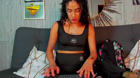 Snapshot of layla_707 chatting on 12/08/24, 12:40 Layla online show from 12/08/24, 12:40