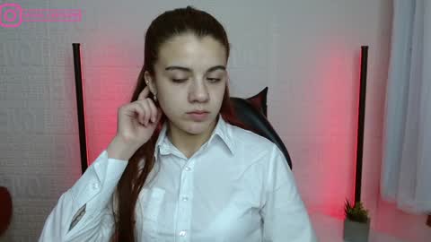 Snapshot of layla_castilloo chatting on 12/18/24, 02:06 Layla online show from 12/18/24, 02:06