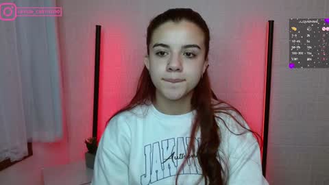 Snapshot of layla_castilloo chatting on 01/12/25, 01:05 Layla online show from 01/12/25, 01:05