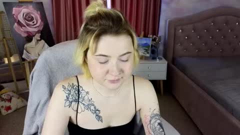 Snapshot of layla_cookies chatting on 11/04/25, 06:01 Layla online show from 11/04/25, 06:01