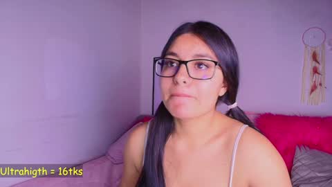 Snapshot of layla_nicols chatting on 01/04/25, 07:23 Layla online show from 01/04/25, 07:23