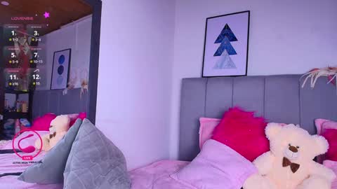 Snapshot of layla_nicols chatting on 01/14/25, 10:27 Layla online show from 01/14/25, 10:27