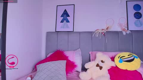 Snapshot of layla_nicols chatting on 01/18/25, 04:15 Layla online show from 01/18/25, 04:15