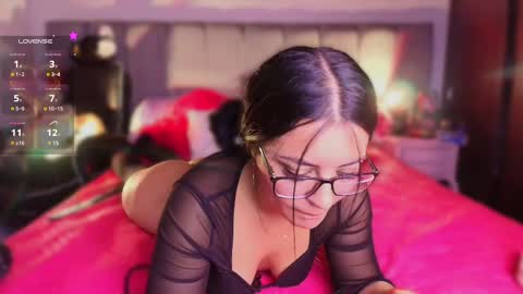 Snapshot of layla_nicols chatting on 02/15/25, 02:33 Layla online show from 02/15/25, 02:33