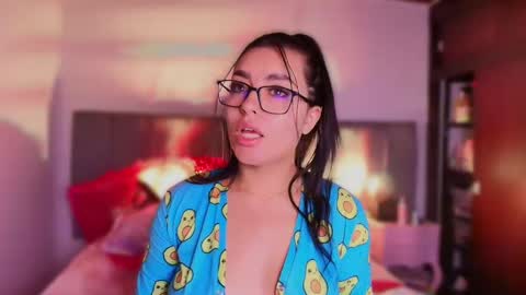 Snapshot of layla_nicols chatting on 03/08/25, 10:43 Layla online show from 03/08/25, 10:43