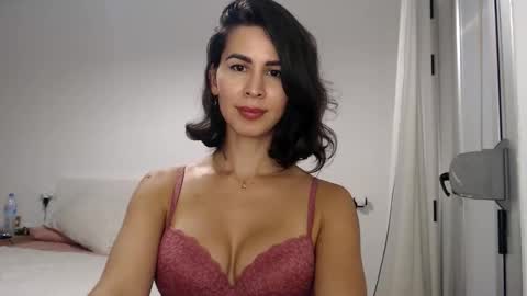 Snapshot of layladarkeyes chatting on 09/19/25, 04:07 Layla online show from 09/19/25, 04:07
