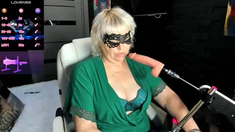 Snapshot of laylalaylamilf chatting on 09/30/25, 12:32 laylalaylamilf online show from 09/30/25, 12:32