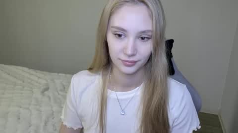 LaylaPretty001 online show from 10/27/25, 05:00