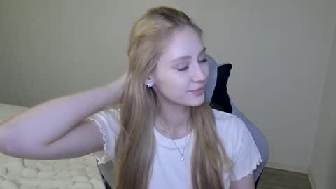 LaylaPretty001 online show from 11/11/25, 05:18