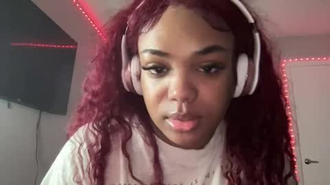 Snapshot of laylasimone97 chatting on 03/11/25, 09:13 Sexy SImone online show from 03/11/25, 09:13