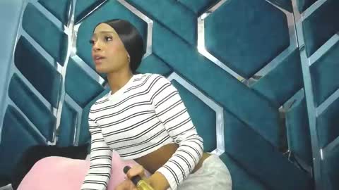 lea sewwtly online show from 10/17/25, 01:25