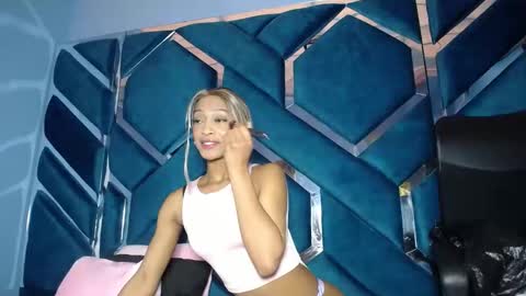 lea sewwtly online show from 10/25/25, 01:07