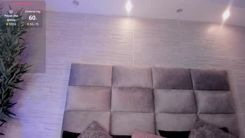 lea_walkerr online show from 10/14/25, 09:15