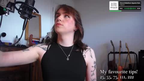 Snapshot of leah_lust_ chatting on 09/16/25, 02:51 leah_lust_ online show from 09/16/25, 02:51