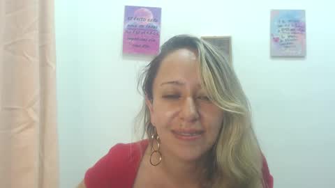 Snapshot of leah_susman chatting on 02/27/25, 01:59 leah_susman online show from 02/27/25, 01:59