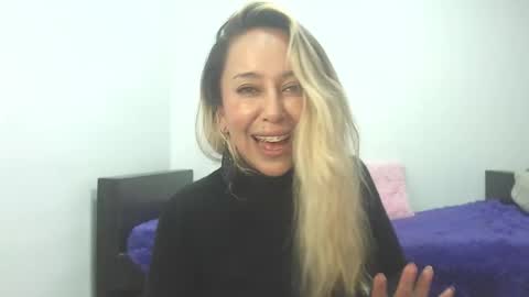 Snapshot of leah_susman chatting on 09/25/25, 01:53 leah_susman online show from 09/25/25, 01:53