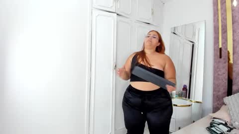 Snapshot of leahbarker chatting on 03/05/25, 10:32 Leah online show from 03/05/25, 10:32
