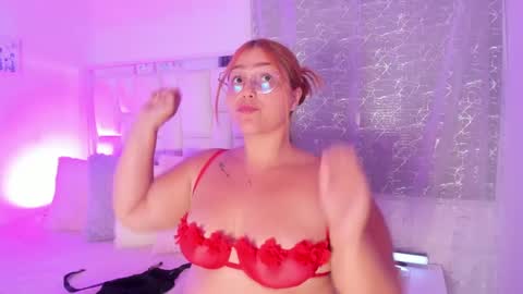 Snapshot of leahbarker chatting on 09/17/25, 01:51 Leah online show from 09/17/25, 01:51