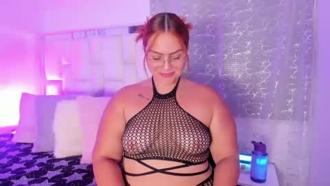 Snapshot of leahbarker chatting on 09/25/25, 01:53 Leah online show from 09/25/25, 01:53